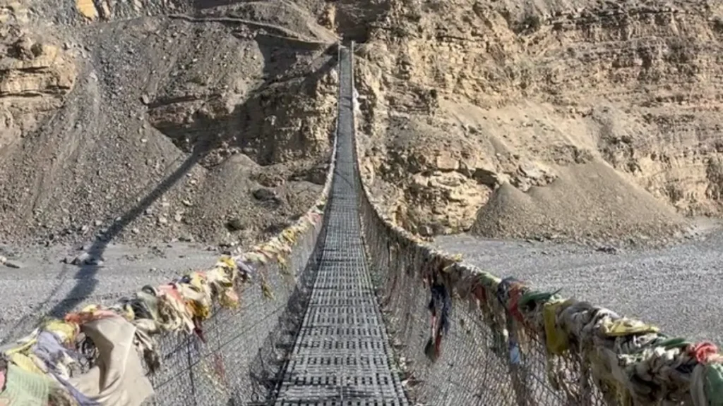 upper-mustang-suspense-bridge