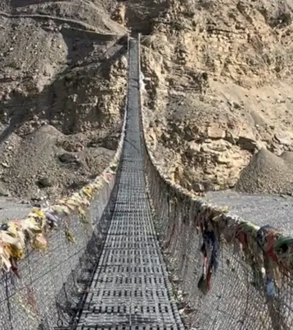 upper-mustang-suspense-bridge