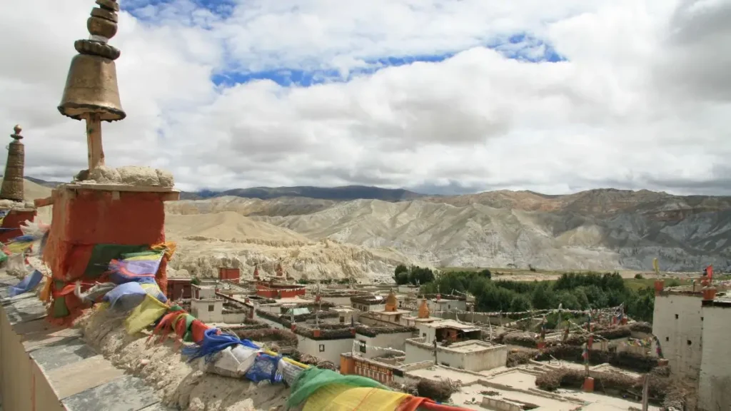 upper-mustang-tour-by-bus